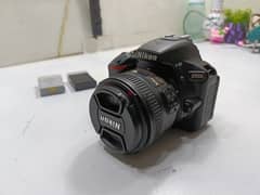 كاميرا نيكون ٥٦٠٠ بمشتملاتها ( بندل كااامل ) غير قابل للتجزئه 0