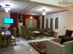 شقة للايجار مفروشة في الشيخ زايد بالحي التالت علي الشارع الرئيسي بجوار ابو الجوخ 0