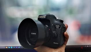 Canon 7D Mark II ( اعلى كاميرا كروب فريم )