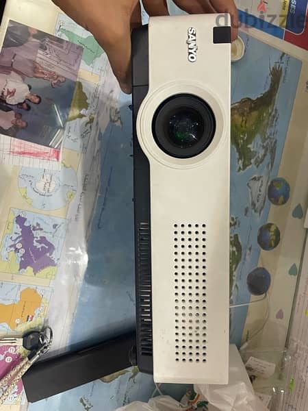 xga projector sanyo  plc-xu300 3