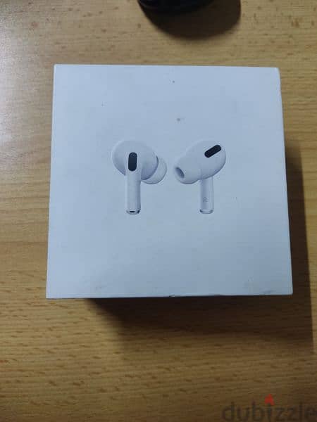 (RIGHT)AirPods Pro  with MagSafe Case (Lightning) White 2