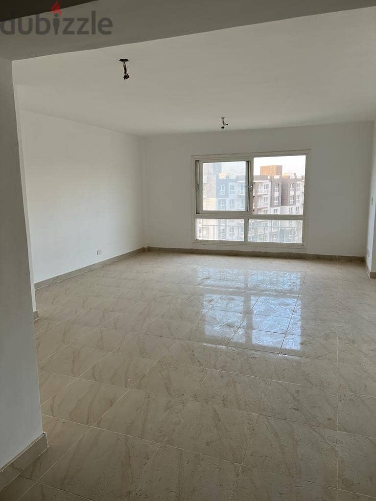 New apartment for rent in Madinaty, 200 meters in B12 double face view 3