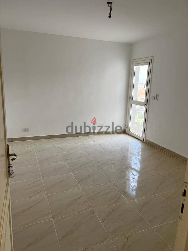 New apartment for rent in Madinaty, 200 meters in B12 double face view 5