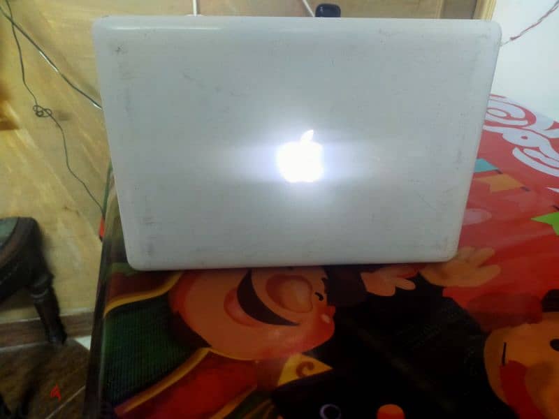 MacBook (33-inch, Mid 2010) 1