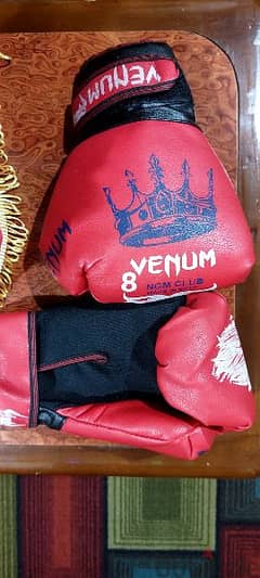 قفازات بوكسنج (boxing gloves) مقاس ٨ 0