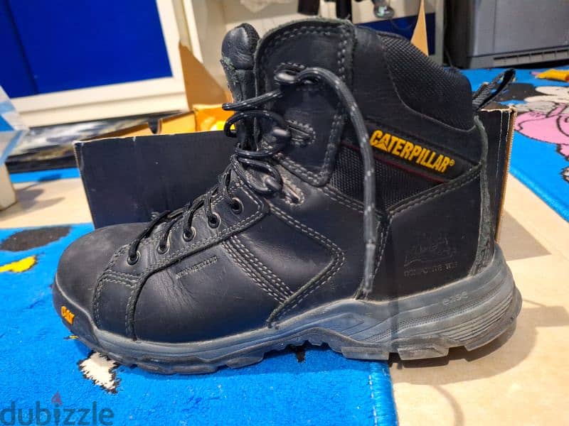 Caterpillar Safety original size 44 used only 3 times. 1