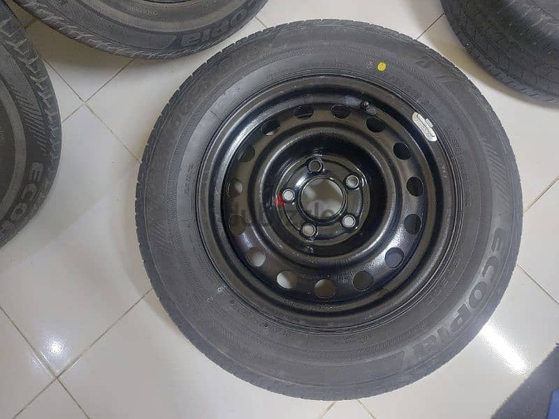 جنط هيونداى إلنترا أصلى مقاس 15 بالكاوتش جديد مقاس 205/60R15 0