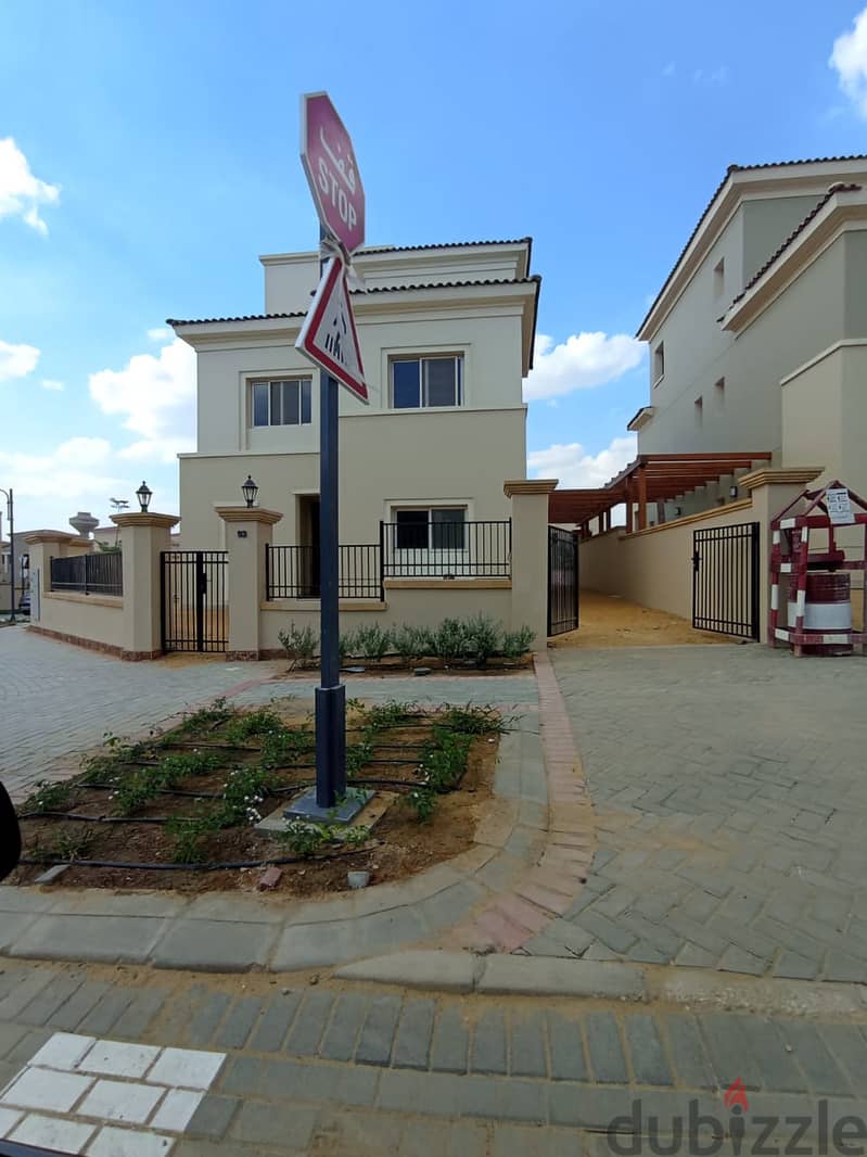 STANDALONE FOR SALE IN UPTOWN FRIST ROW GOLF DIRCT 6