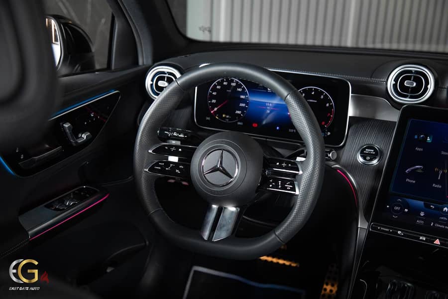 Mercedes-Benz GLC 300 model 2023 7