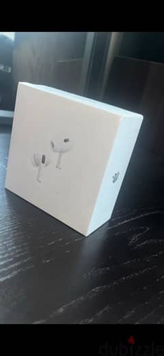 AirPods 2 pro with lightning charger 0