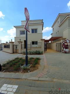 STANDALONE FOR SALE IN UPTOWN FRIST ROW GOLF DIRCT 0