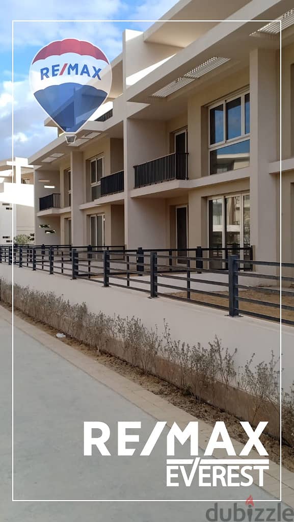 Resale townhouse for sale in Pyramids hills - 6 October 5