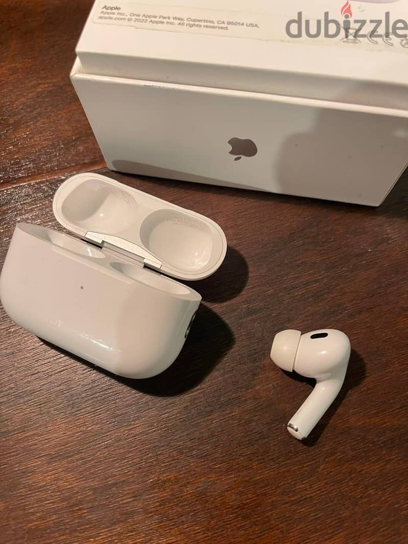 Original Apple Airpods pro 2 ( right earbuds only) USED 2