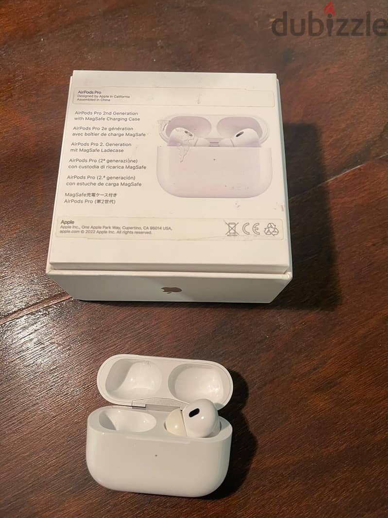 Original Apple Airpods pro 2 ( right earbuds only) USED 3