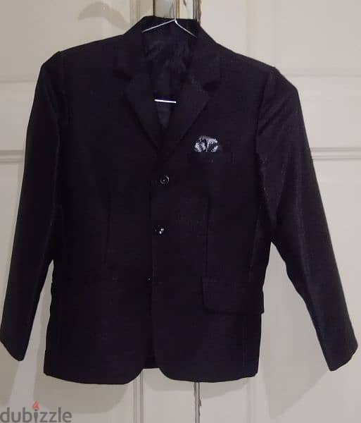 بدلة سوداء شاملة صديري و سكارف و قميص ابيض أطفالي استعمال خفيف 1