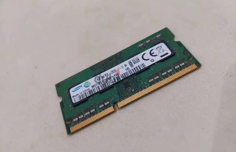 2    RAM Samsung 4 GB DDR3 1