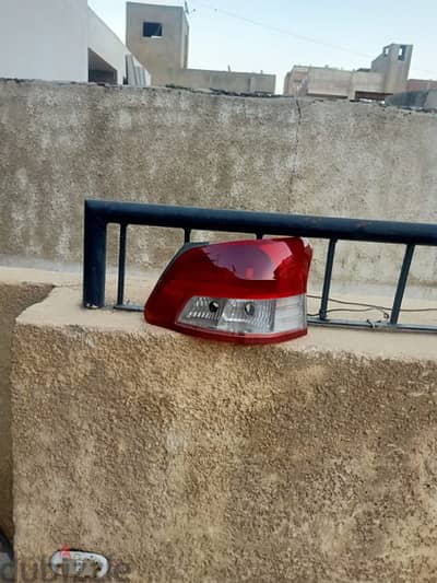 فانوس يمين خلفى
