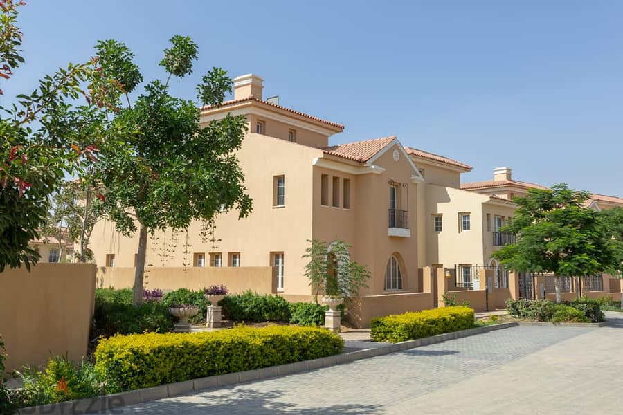 Villa Townhouse with installment  For Sale in Hyde Park New Cairo 6
