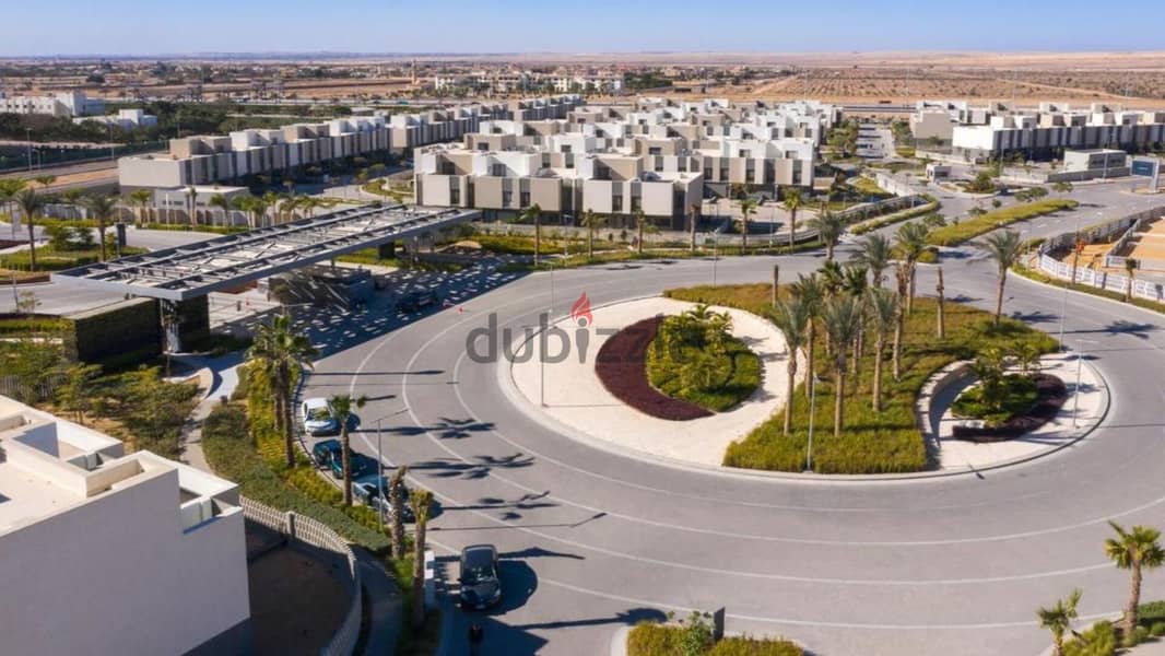 Villa for sale, immediate receipt, in Al Burouj Compound, directly in front of the International Medical Center in Shorouk City 2