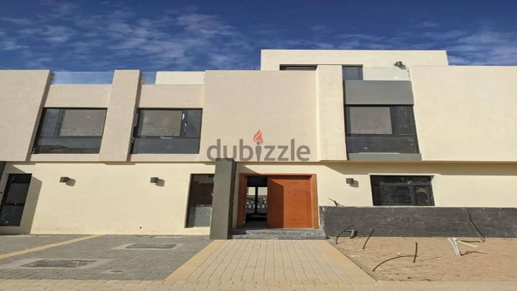 Villa for sale, immediate receipt, in Al Burouj Compound, directly in front of the International Medical Center in Shorouk City 9