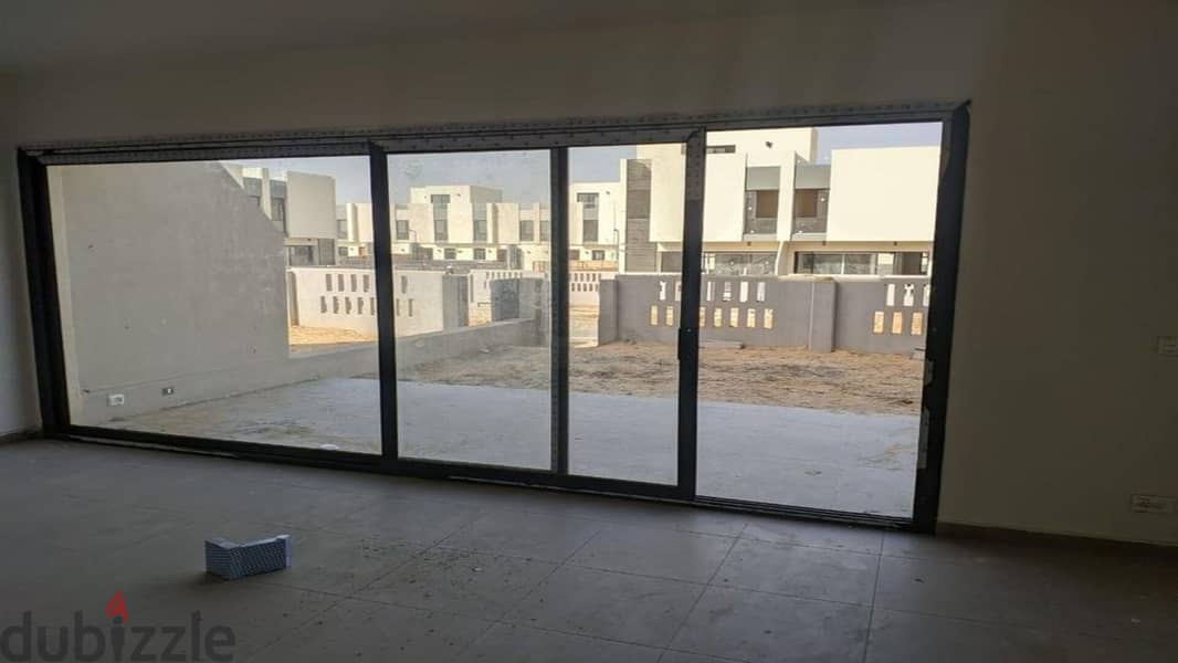 Villa for sale, immediate receipt, in Al Burouj Compound, directly in front of the International Medical Center in Shorouk City 10
