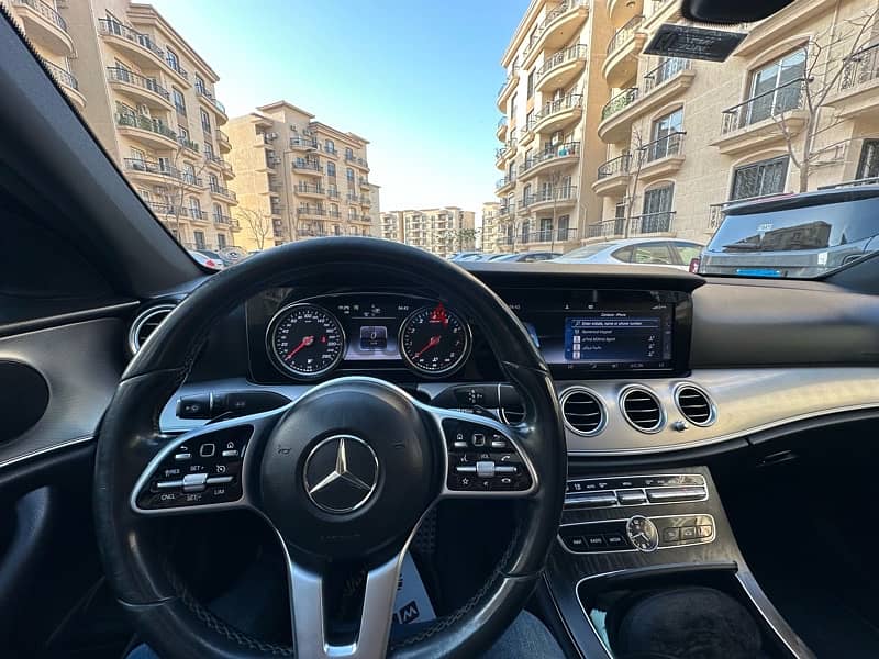 Mercedes  E200 5