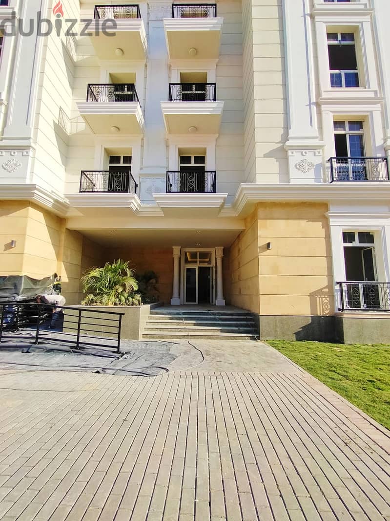 With a down payment of 916 thousand, I have now received an apartment ready to move in, fully finished, in the Latin Quarter, New Alamein, North Coast 5
