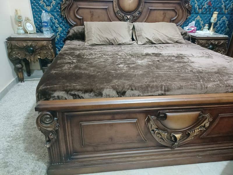 غرفة نوم كاملة خشب زان بحالة ممتازة للبيع 0