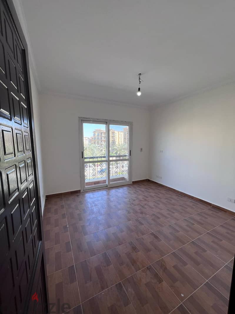 119 sqm apartment for sale in Al Rehab 2, in a very special location, steps to Mall Avenue, at a snapshot price 7