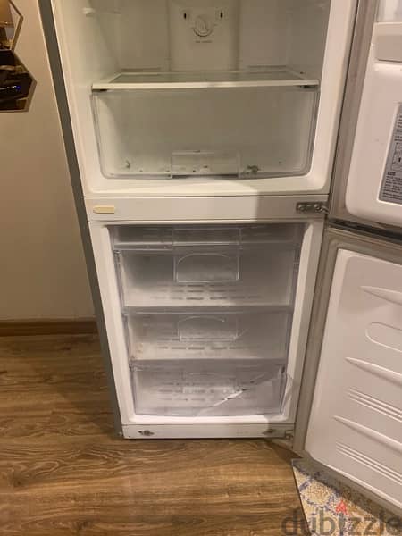 LG BOTTOM refrigerator 4