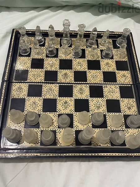 شطرنج كريستال وعلبة صدف 1