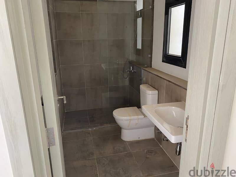 Town House  245m for rent in Al Burouj 10