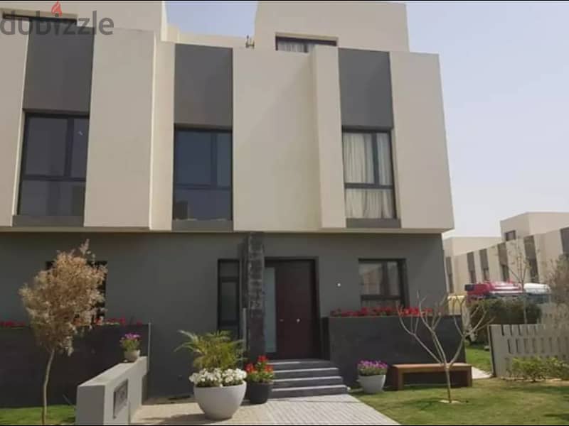 Town House  245m for rent in Al Burouj 16