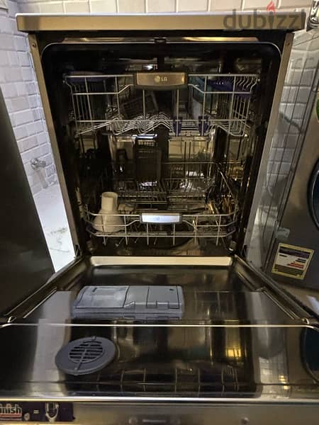 lg direct drive dishwasher in perfect condition 1