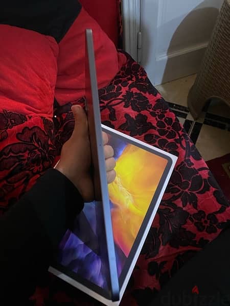 iPad Pro 2020 11 inch 128 giga with box without any scratches 2