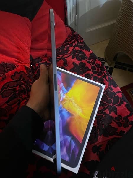 iPad Pro 2020 11 inch 128 giga with box without any scratches 4