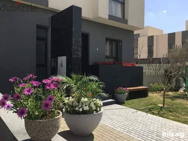 100,000 for the reservation value of a townhome villa in Al Burouj Compound next to the International Medical Center in Shorouk, in installments over 2