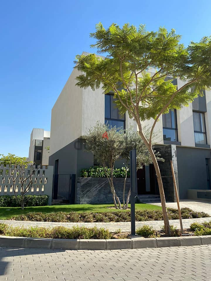 100,000 for the reservation value of a townhome villa in Al Burouj Compound next to the International Medical Center in Shorouk, in installments over 4