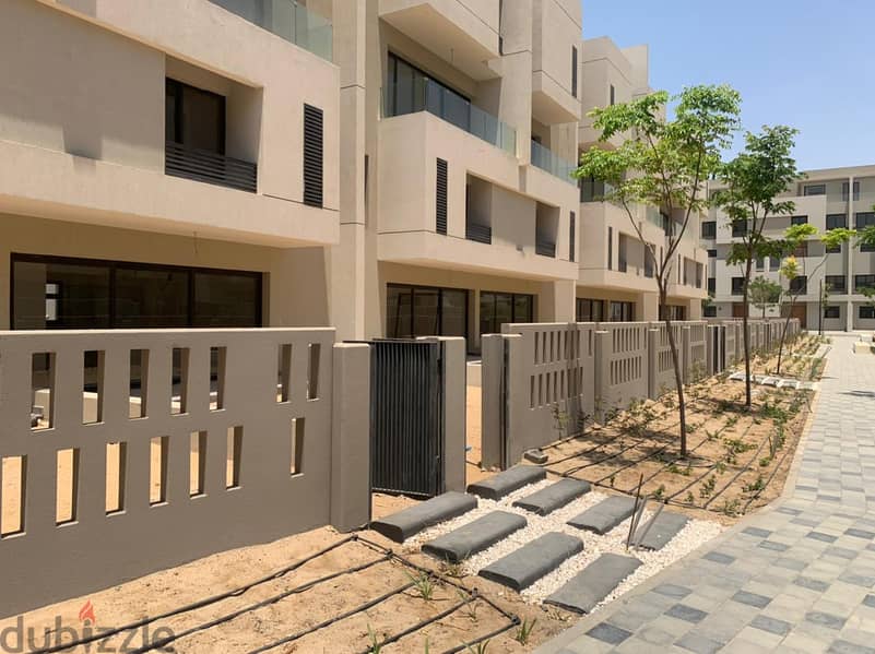 Independent townhome villa, 240 sqm, in Al Burouj Compound, next to the International Medical Center, the heart of Shorouk City, with two facades 12