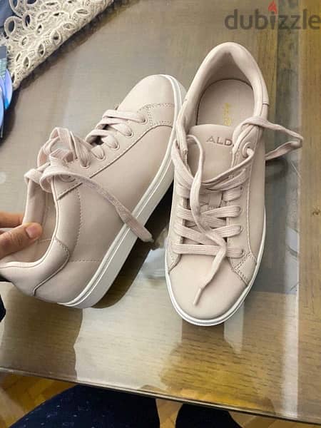 Aldo sneakers size 36 من دبي 0