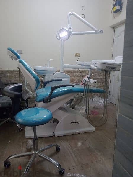 كرسي اسنان مستعمل ماركه بريتي للتواصل م محمد علي 01154244329 2