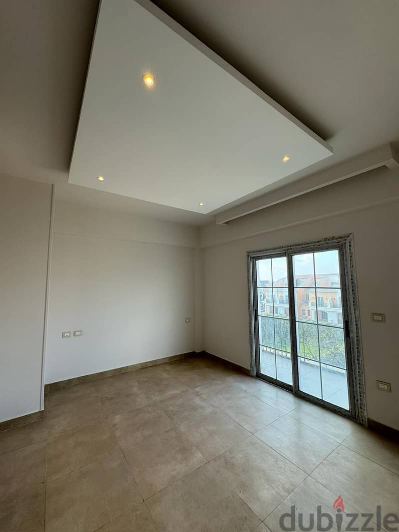 For rent, first-use townhouse, ultra super lux, prime location in Layan Compound, New Cairo 1