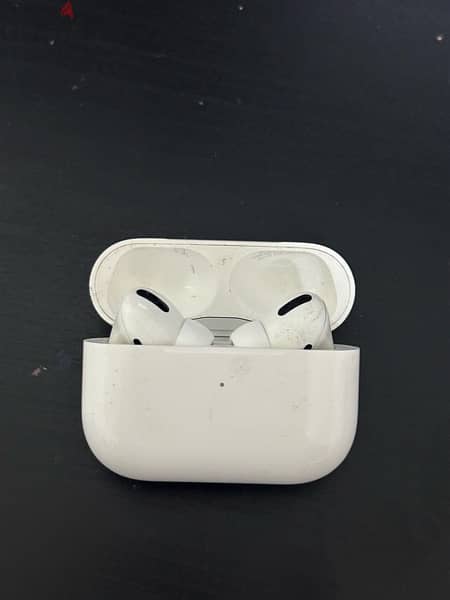 Airpods pro 1st generation + 5 cases 2