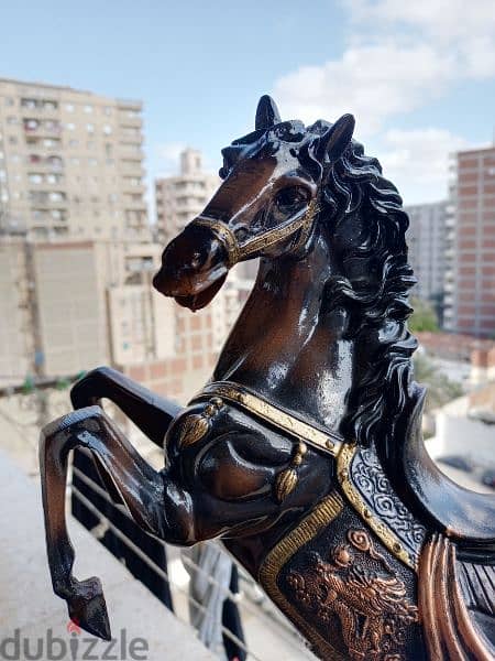 تمثال حصان انتيكة لاظهار الفخامة في المنزل 4