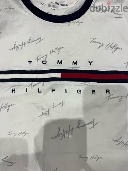 tommy tshirt size large 1