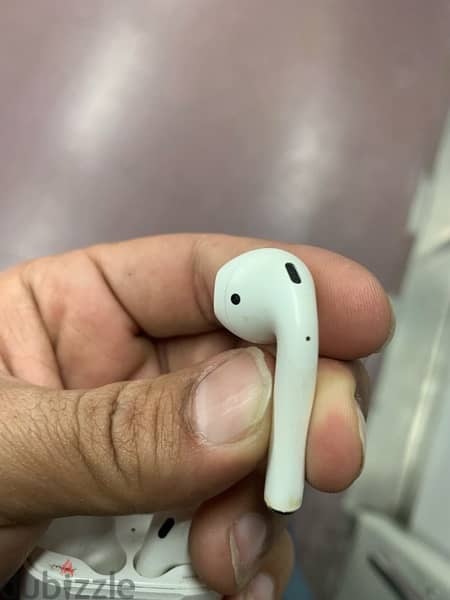 Apple  Airpods2 4