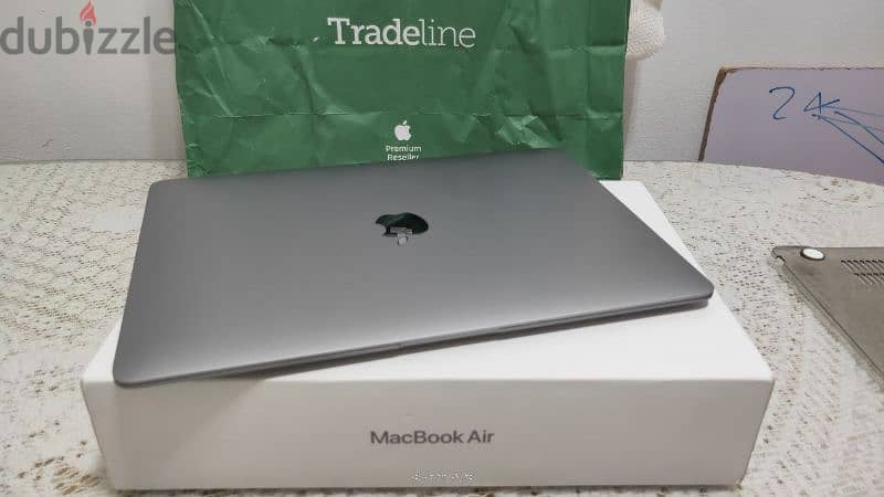 MacBook air m1 2020 97% AR EN + cover 5