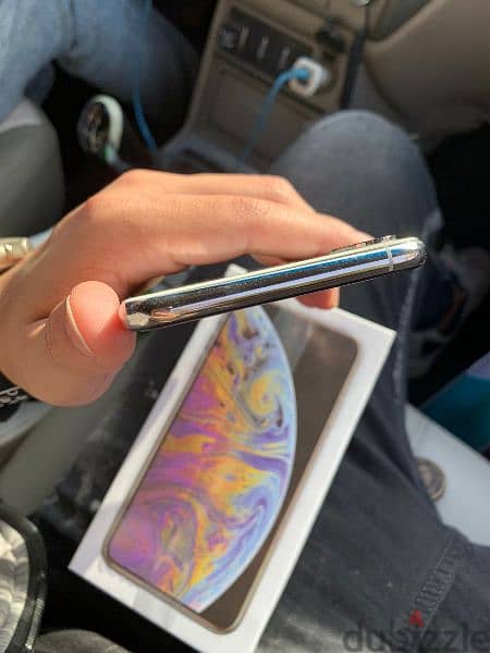 iPhone Xs Max 256Gb 
With Box %90 2