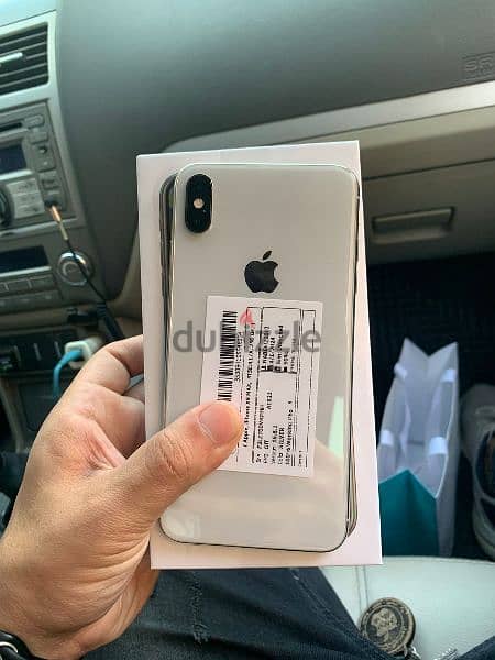 iPhone Xs Max 256Gb 
With Box %90 5