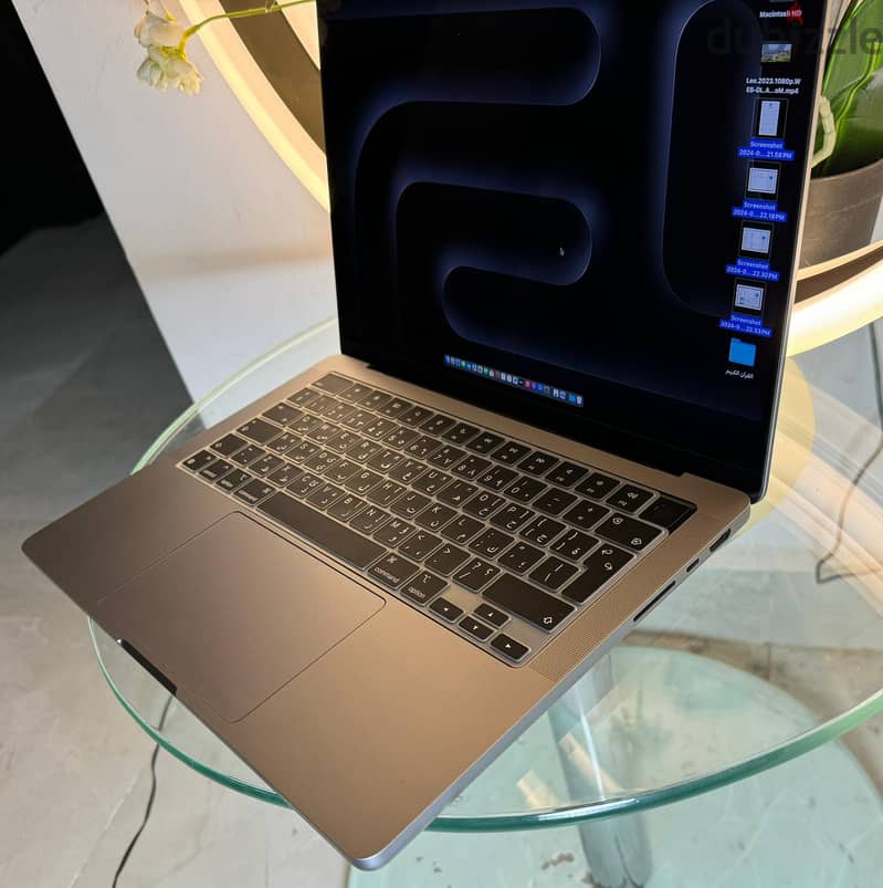 2021 Apple MacBook Pro (14.2- inch, Apple M1 Pro chip with 8-core CPU 6